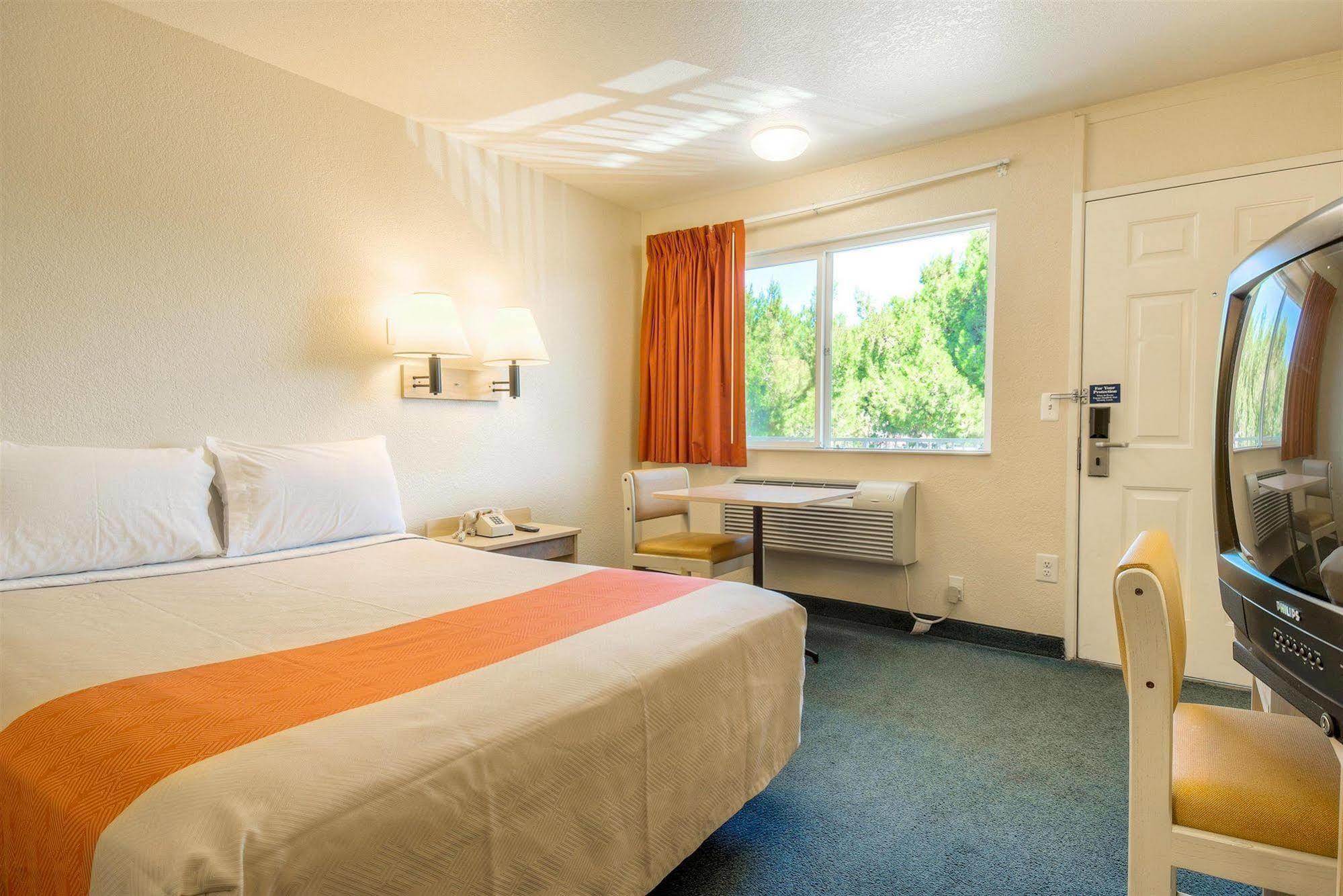 Motel 6-Fontana, Ca Екстер'єр фото