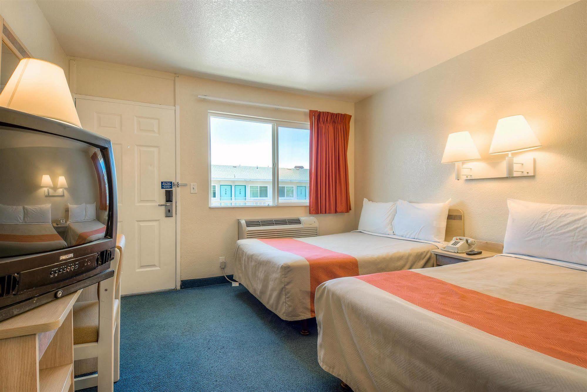 Motel 6-Fontana, Ca Екстер'єр фото