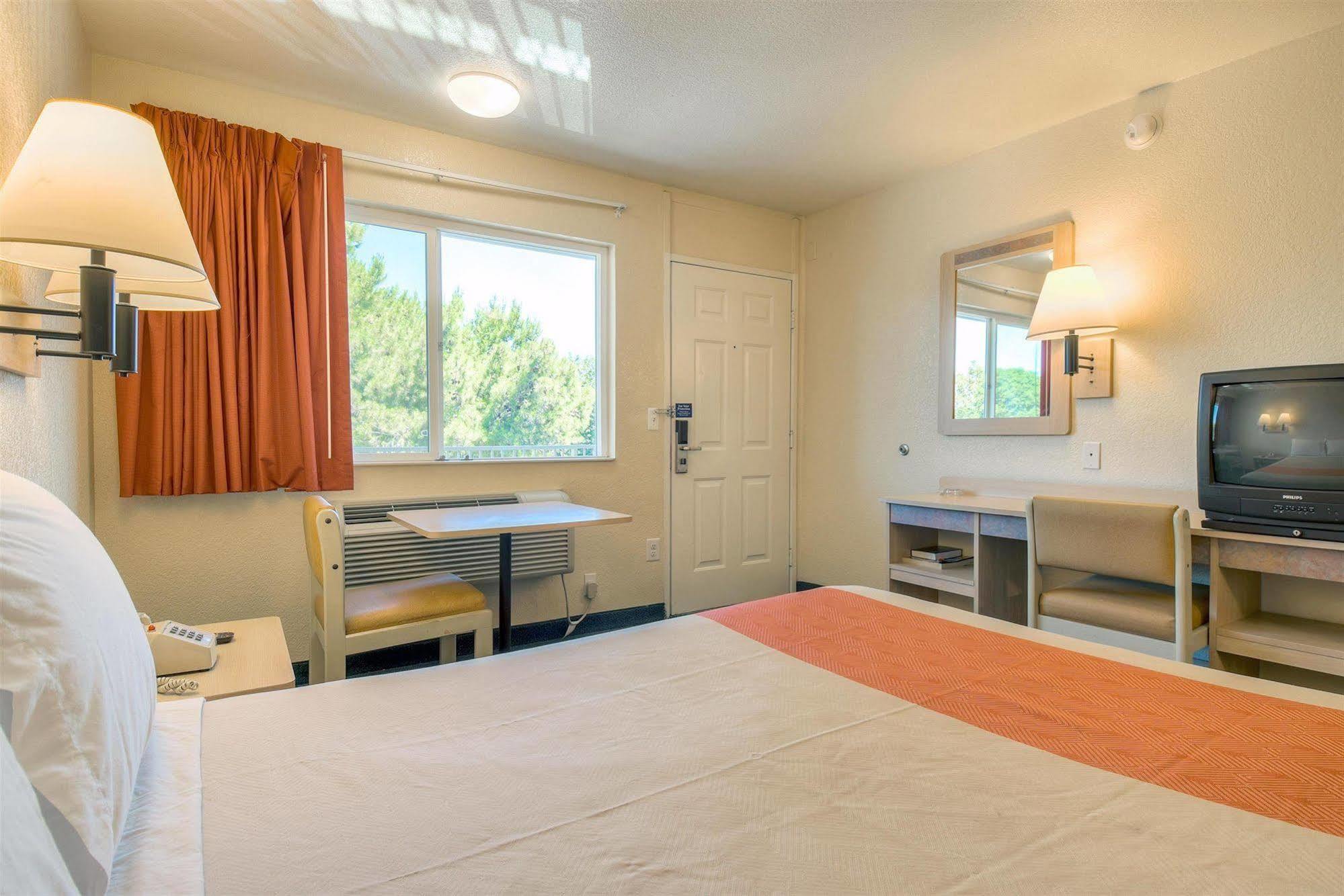 Motel 6-Fontana, Ca Екстер'єр фото